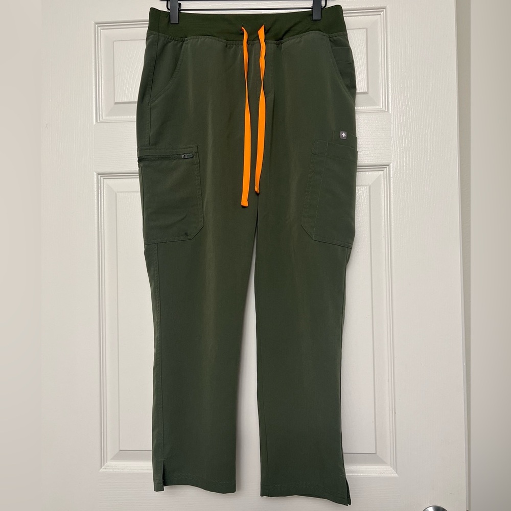 FIGS Yola 2.0 Skinny Scrub Pants in Moss - Petite Medium